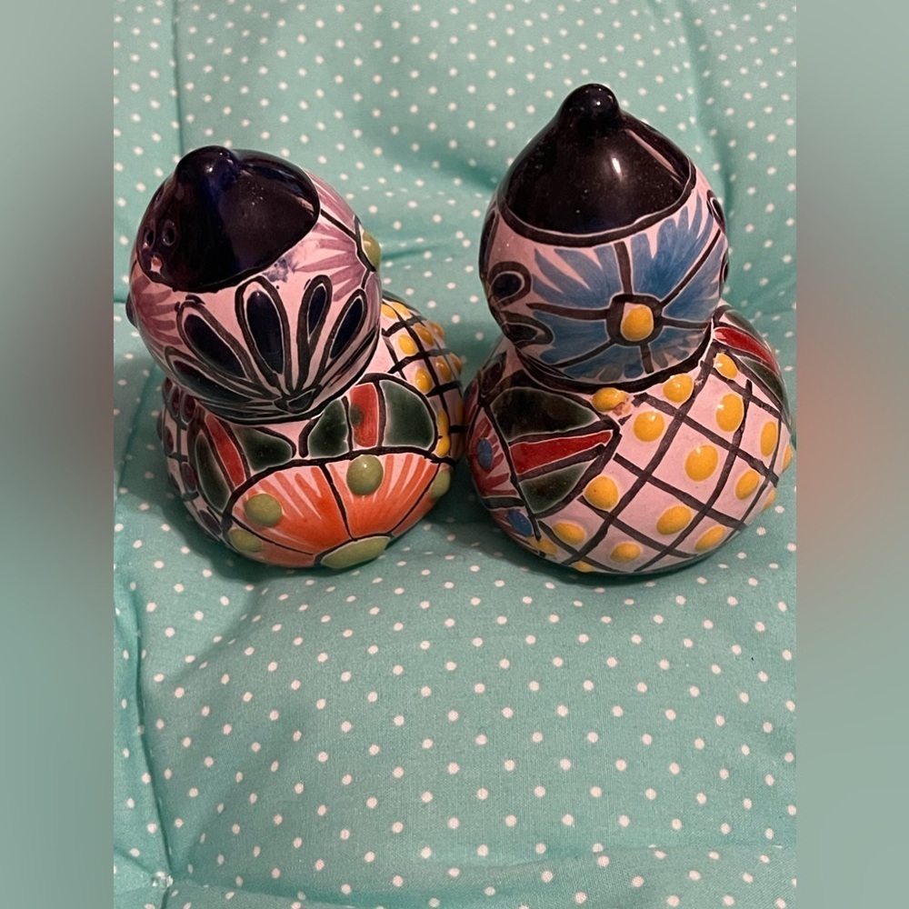 Hand painted Mexican Talavera Ceramic Pottery Salt and Pepper Shaker